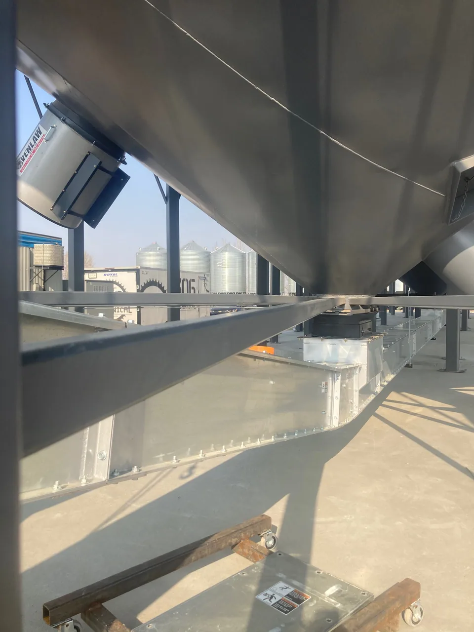 Under-bin conveyor and adjustable support details