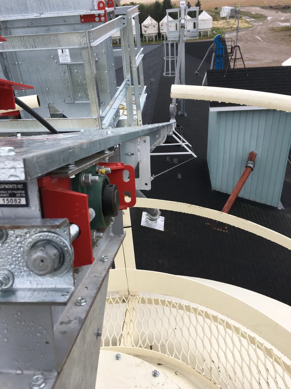 Roof-to-bin conveyor and equipment connections
