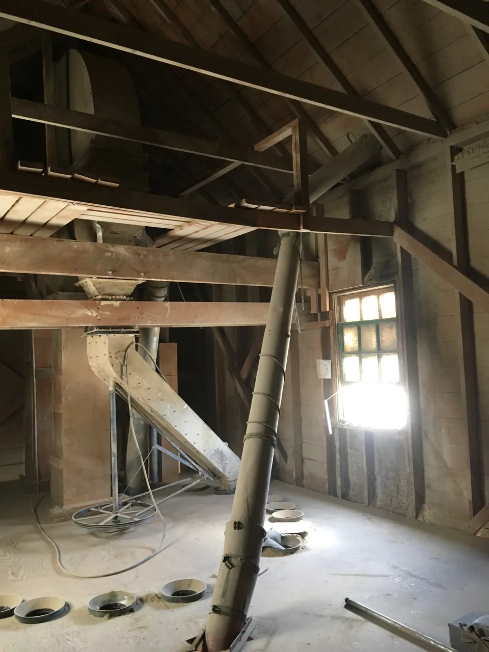 Original timber structure and distributor-platform area