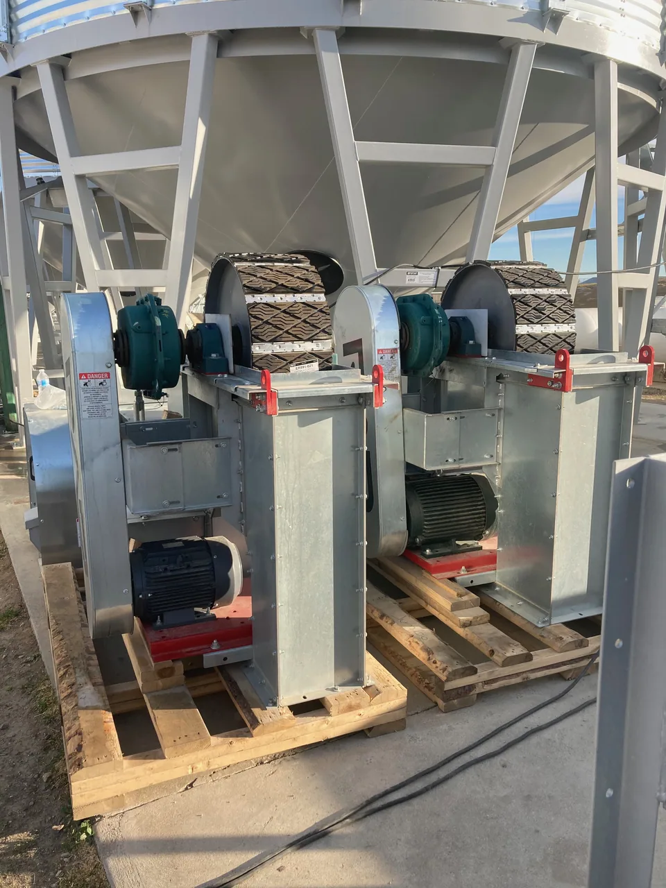 Dryer-feed conveying equipment and tower sections