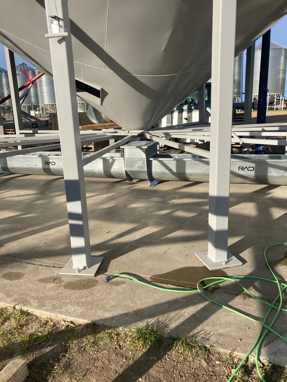 Dryer-feed conveying equipment and tower sections