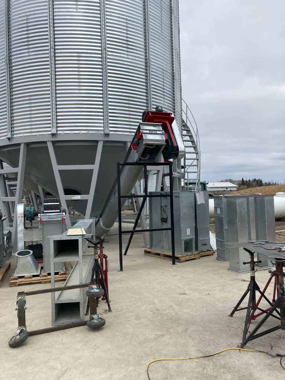Equipment placement and connections around the hopper bins