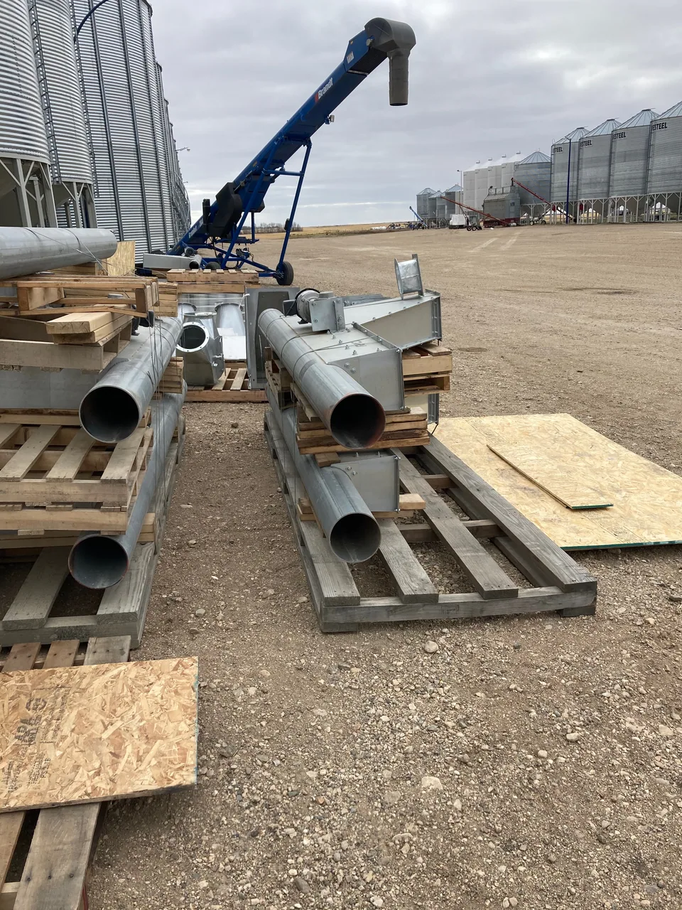 Equipment placement and connections around the hopper bins