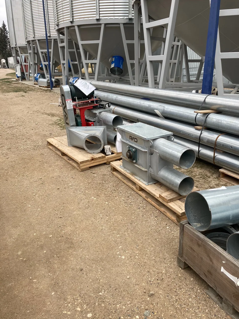 Equipment placement and connections around the hopper bins