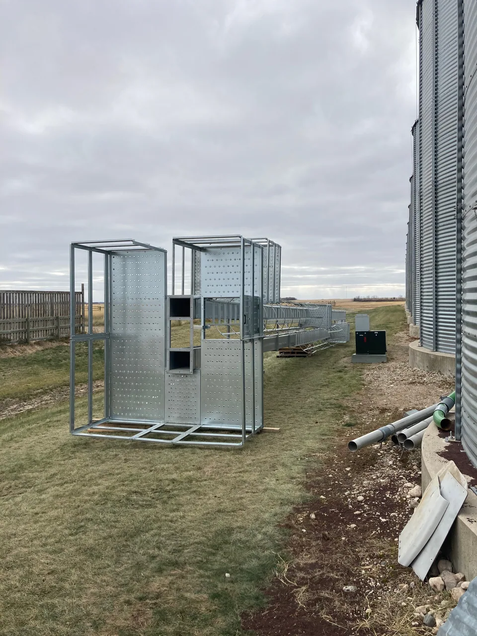 Equipment placement and connections around the hopper bins