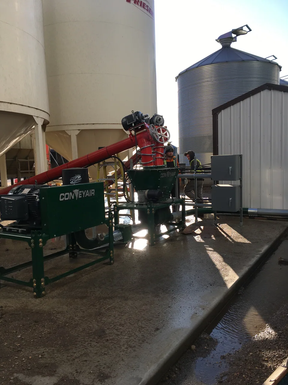 Cooling-bin discharge and blower equipment