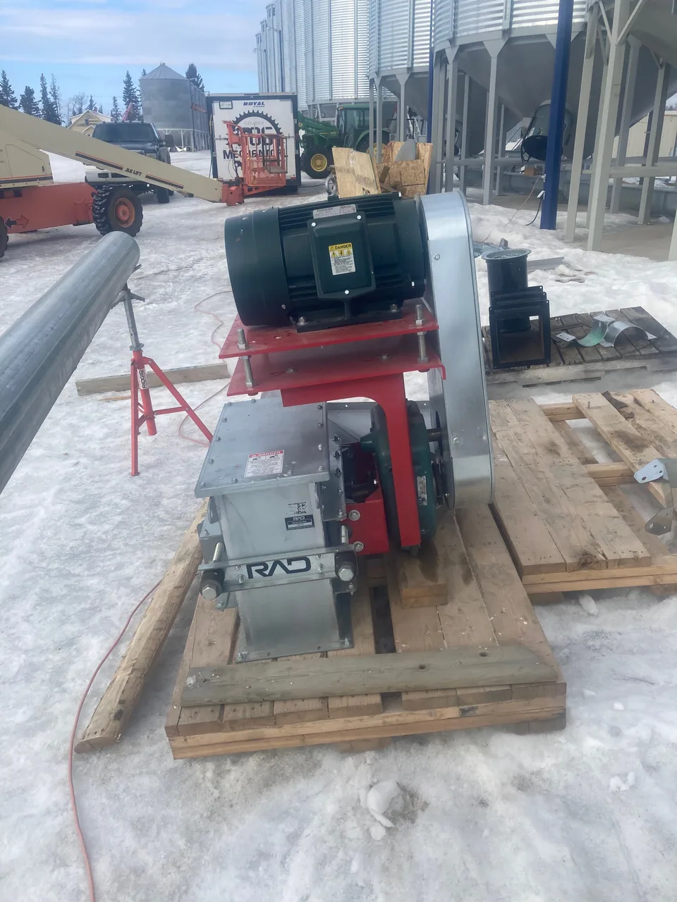 Conveying equipment prepared alongside the bins